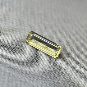 Escapolita-1.06ct-8.3x3.9x3.1mm