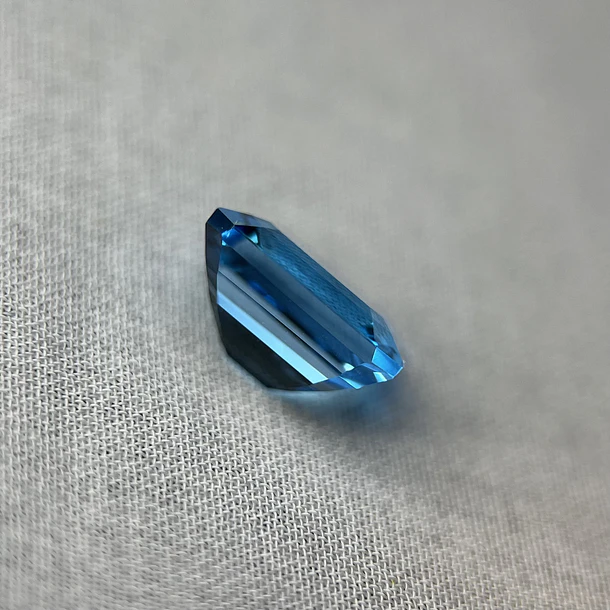 Topacio suizo GIA-4.24ct-10.04x8.08x5.60mm 3