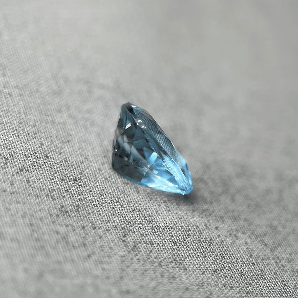 Topacio azul-3.905ct-11x8.7x5.6mm 3