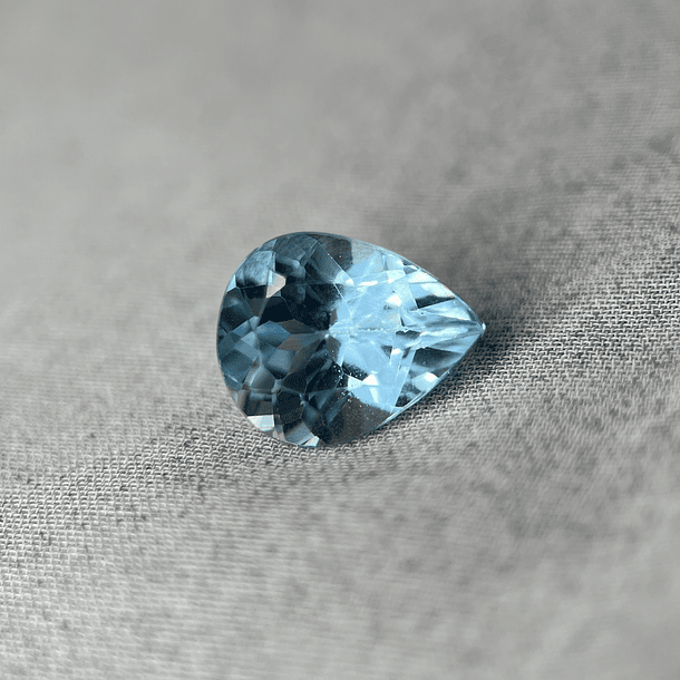 Topacio azul-5.32ct-12x9.5x6.8mm 1