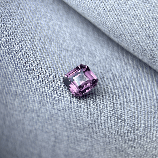 Espinela-0.86ct-5.6x5.2x2.9mm 1