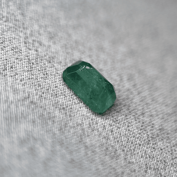 Esmeralda-1.39ct-8.1x5.3x3.6mm 2