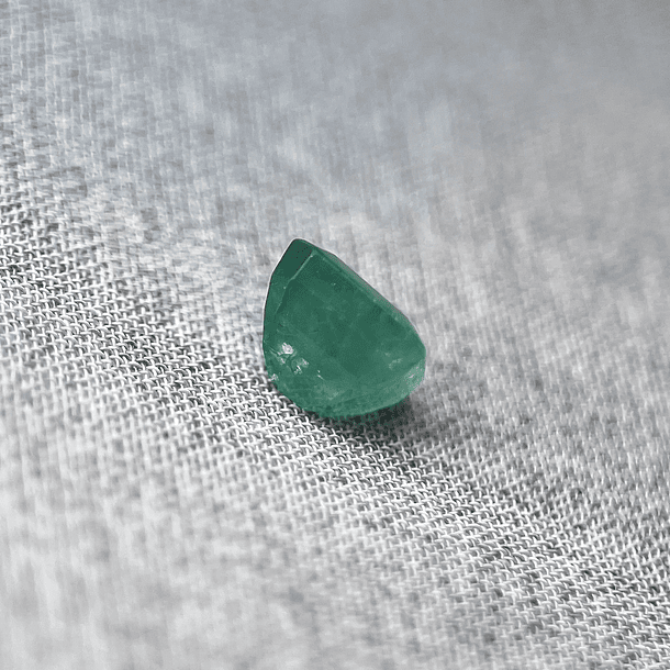Esmeralda-0.865ct-5.3x4.8x3.9mm 2