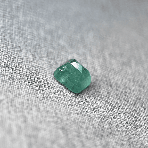 Esmeralda-0.865ct-5.3x4.8x3.9mm 3