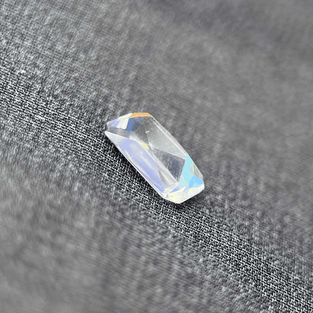 Piedra luna-1.35ct-8.6x4.7x3.6mm 3