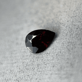 Granate rojo-1.29ct-8.9x6.5x2.8mm