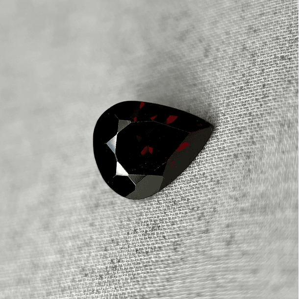 Granate rojo-2.55ct-9.9x7.8x4.4mm 1