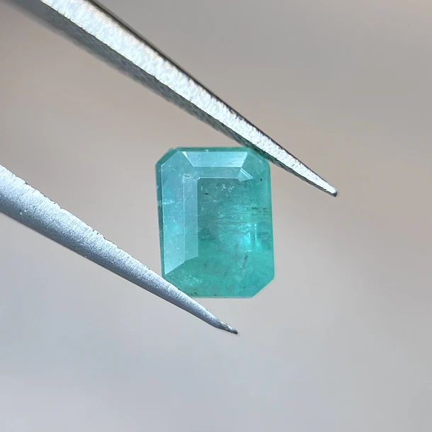 Esmeralda-1.21ct-6.8x4.9x4.3mm 1