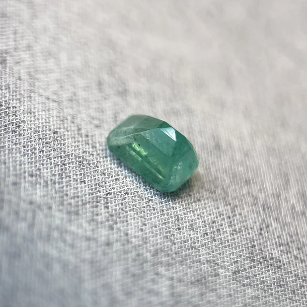 Esmeralda-1.21ct-6.8x4.9x4.3mm 2