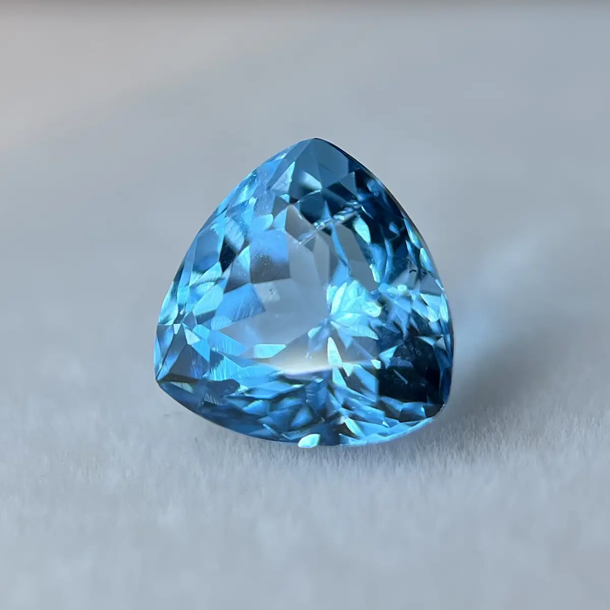 Topacio suizo AIG-4.49ct-9.78x9.44x7.25mm | Versatto Gemas & Joyas