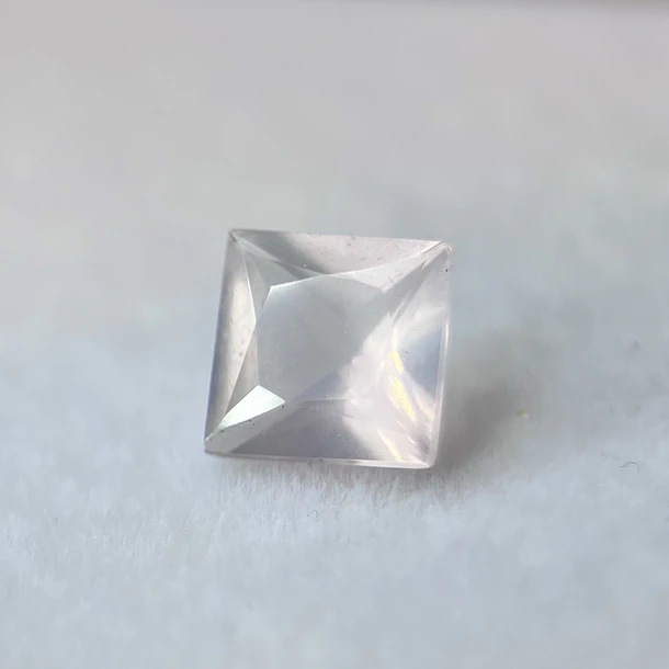 Cuarzo rosa-2.625ct-8x8mm 1