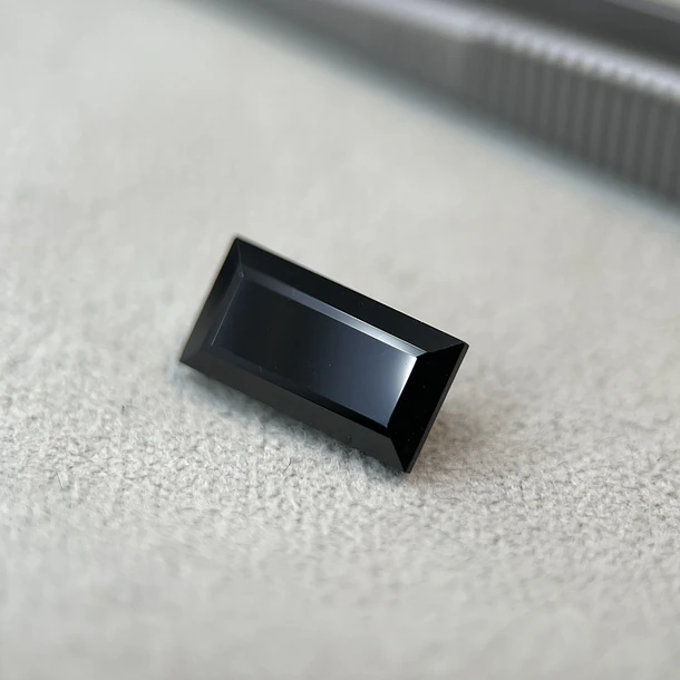 Espinela negra-4.225ct-12.3x6.3mm 2