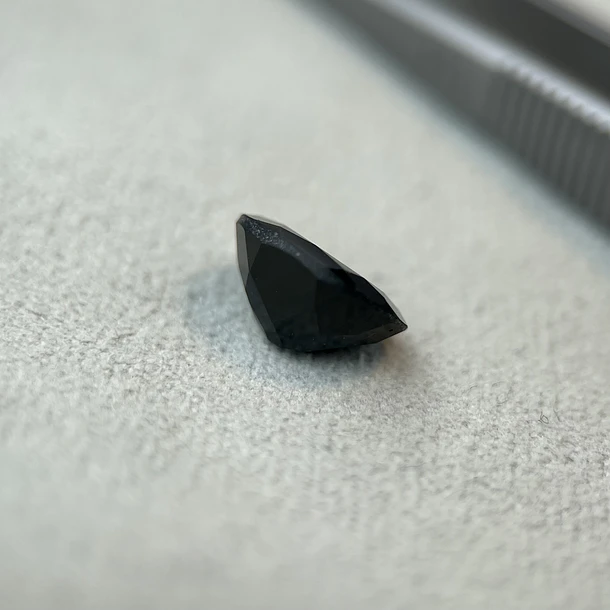 Espinela negra-4.33ct-10x8mm 1
