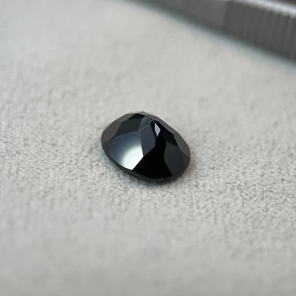Espinela negra-4.33ct-10x8mm 2