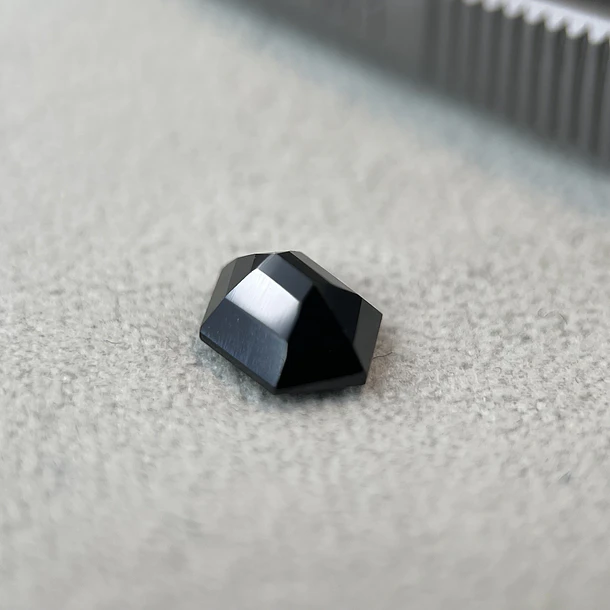 Espinela negra-1.785ct-8x6mm 1