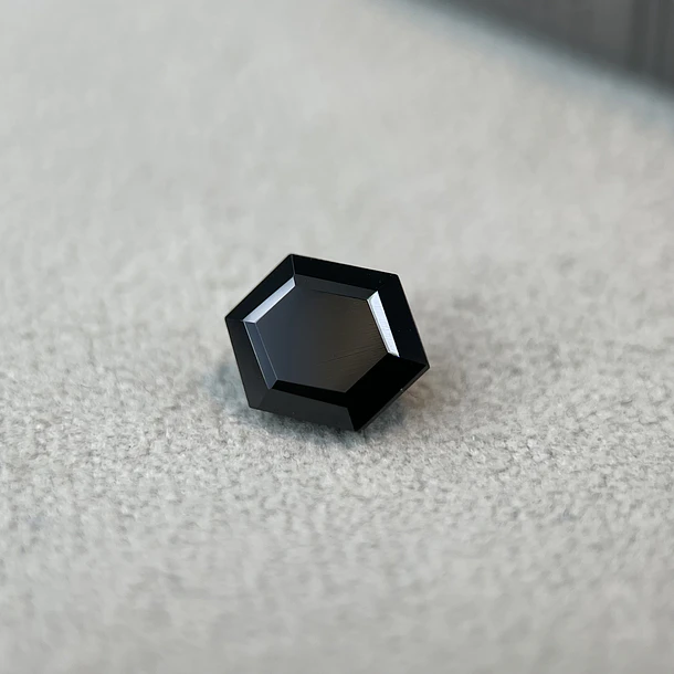 Espinela negra-1.785ct-8x6mm 2