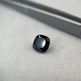 Espinela negra-3.67ct-8x8mm