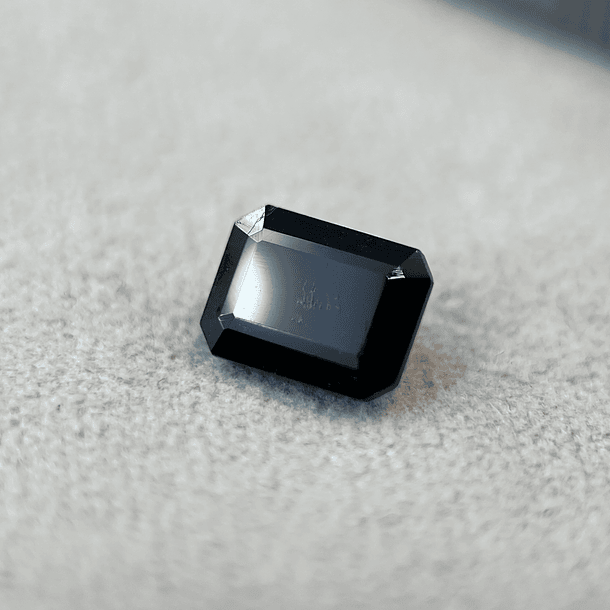 Espinela negra-2.385ct-8x6mm 1