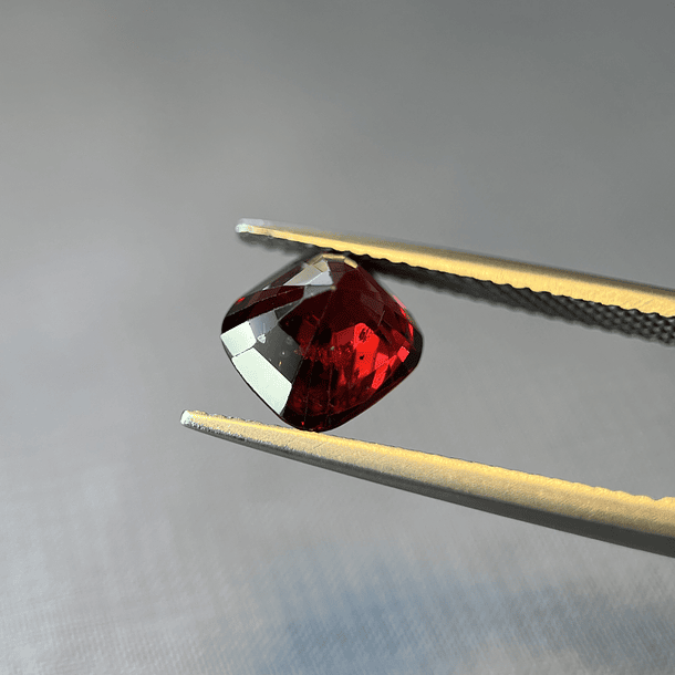 Espinela-3.05ct-8.1x7.5x6.2mm 4