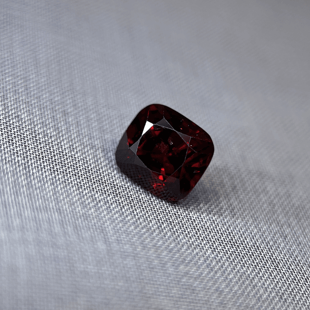 Espinela-3.05ct-8.1x7.5x6.2mm 1