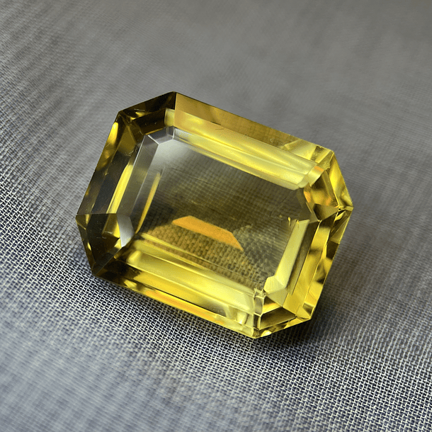 Citrino amarillo-23.40ct20x16.1x9.7mm 1