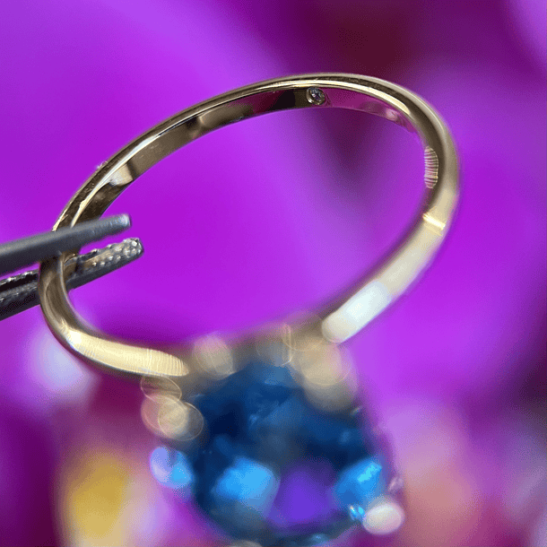 Anillo en oro amarillo de 14k con Topacio suizo 3