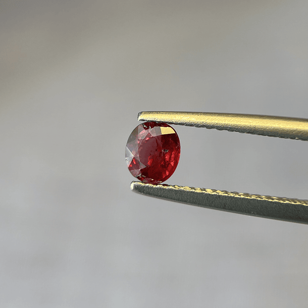Rubí sangre de pichón natural-0.520ct-4.7x4.1x2.5mm 1