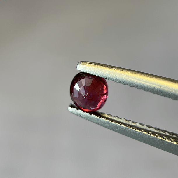 Rubí sangre de pichón natural-0.520ct-4.7x4.1x2.5mm 4