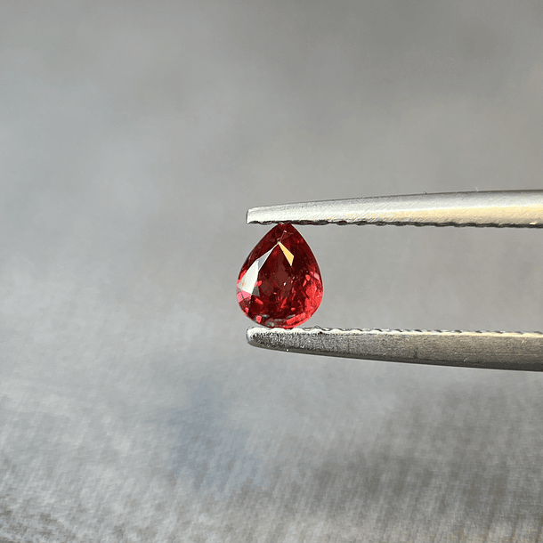 Rubí sangre de pichón natural-0.37ct-4.5x3.5x2.6mm 1