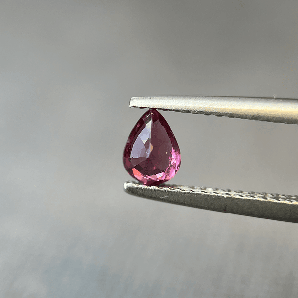 Rubí sangre de pichón-0.50ct-5.9x4x2.8mm 2
