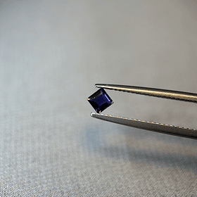 Iolita-0.27ct-3.9x3.9x2.3mm 