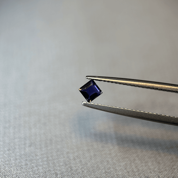 Iolita-0.27ct-3.9x3.9x2.3mm  1
