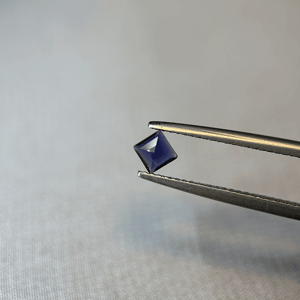 Iolita-0.27ct-3.9x3.9x2.3mm  2