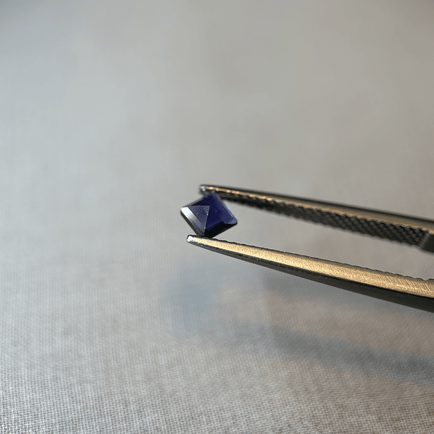 Iolita-0.27ct-3.9x3.9x2.3mm  4