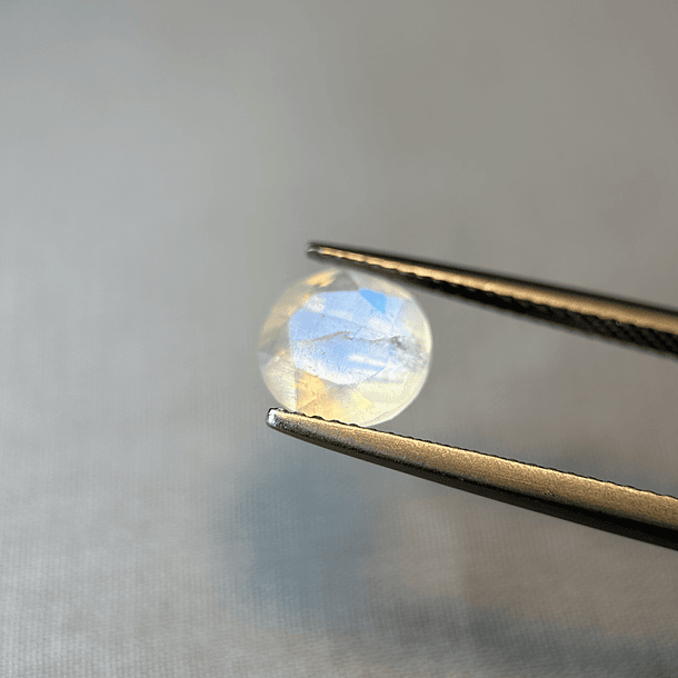 Piedra luna-1.83ct-8.1z8.1x4.5mm 2