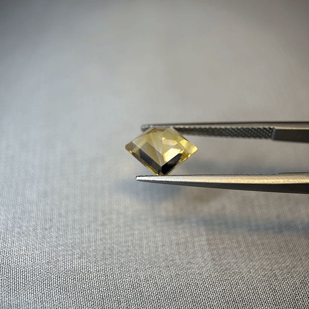 Citrino amarillo-2.60ct-11x9.4x5.2mm 2