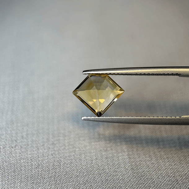 Citrino amarillo-2.60ct-11x9.4x5.2mm 4