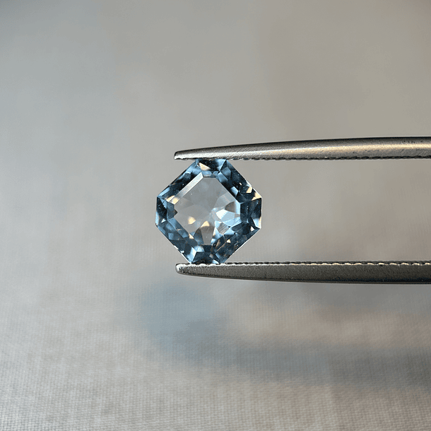 Topacio azul-2.35ct-7.5x7.5x4.4mm 1
