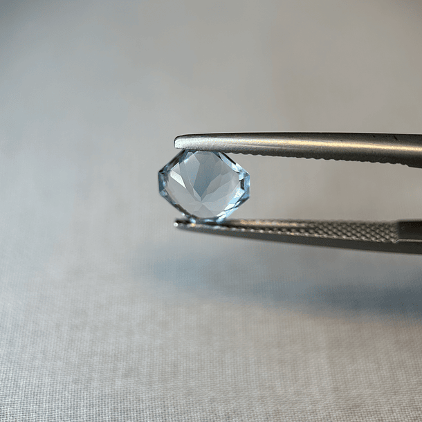 Topacio azul-2.35ct-7.5x7.5x4.4mm 2