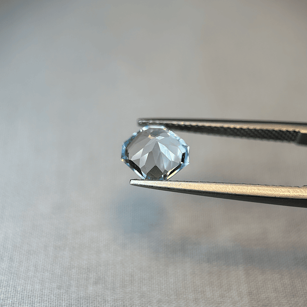 Topacio azul-2.35ct-7.5x7.5x4.4mm 4