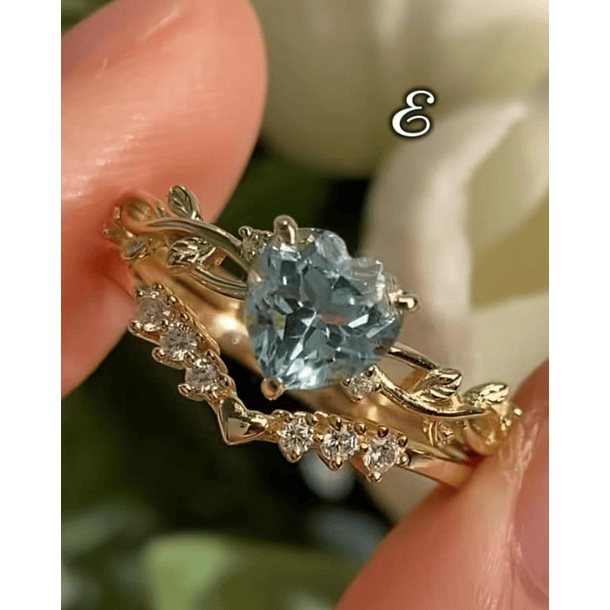 Anillo dúo en oro amarillo de 10k con topacio suizo corazón y moissanitas en talla 6.