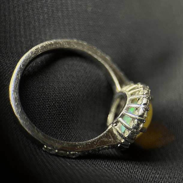 Anillo con ópalo cabujón y diamantes naturales en oro blanco de 14k  4