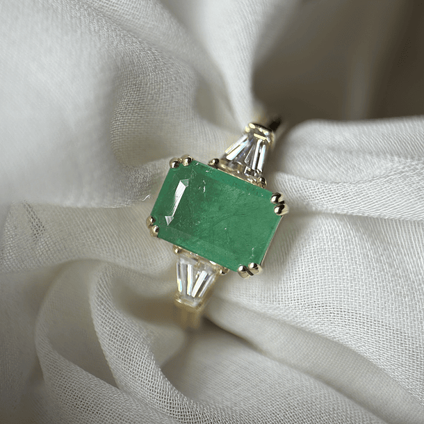 Anillo con Esmeralda octágono y diamantes de laboratorio  3