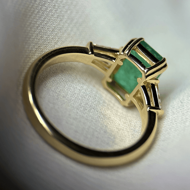 Anillo con Esmeralda octágono y diamantes de laboratorio  5