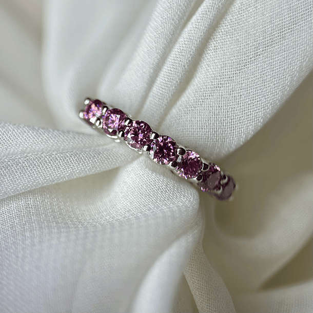 Anillo media churumbella en oro blanco de 14k con moissanitas rosas  2