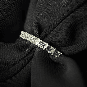 Anillo churumbella con diamantes en oro blanco de 14k