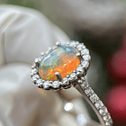 Anillo con ópalo cabujón y diamantes naturales en oro blanco de 14k  5