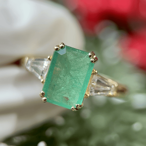 Anillo con Esmeralda octágono y diamantes de laboratorio  1