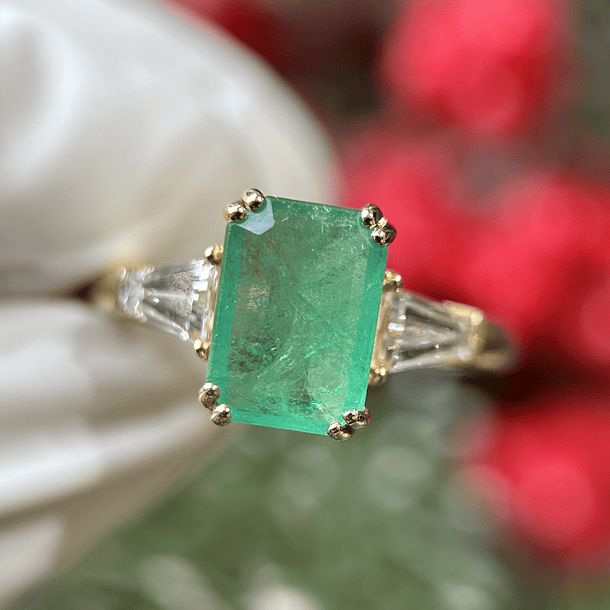 Anillo con Esmeralda octágono y diamantes de laboratorio  10