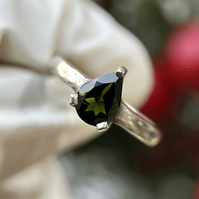 Anillo en plata con Turmalina corte pera 